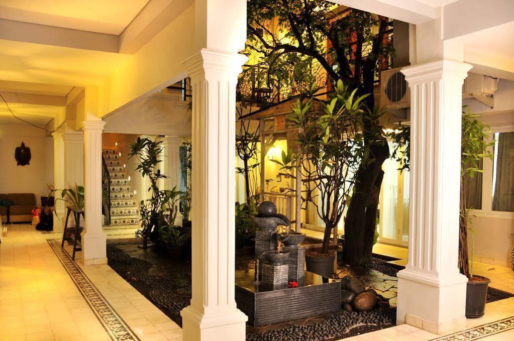 La Nostalgie Boutique Guest House Bandung Exterior foto